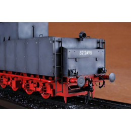 Kriegslokomotive BR52 locomotive with 1/35 Trumpeter tender Trumpeter TR00210 - 13